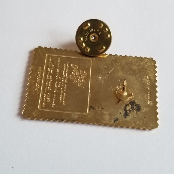 Vintage Chickadee stamp pin Maine bird enamel brooch gold tone - Picture 12 of 12